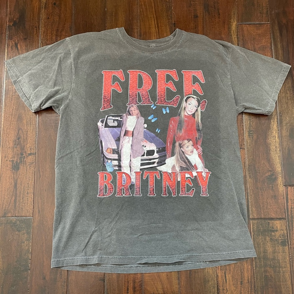 Gray Short Sleeve T-Shirt “Free Britney”